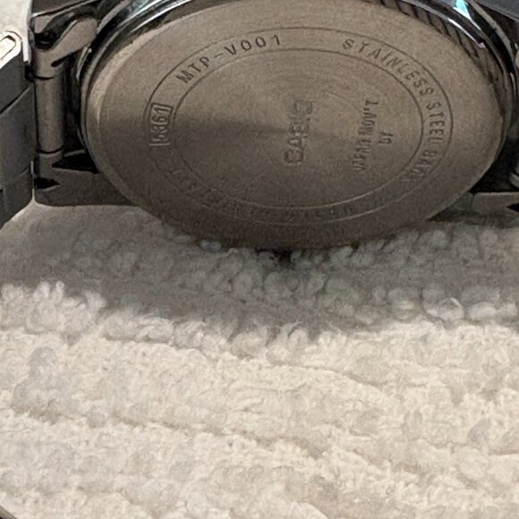 Casio TP-V001D-Men's Standard Stainless Steel Easy Reader Black Dial Watch Mint - Picture 3 of 7